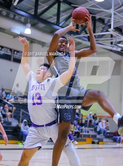 Thumbnail 3 in Sierra Canyon vs Righetti (Hart Holiday Classic) photogallery.