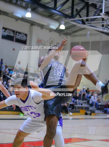 Thumbnail 3 in Sierra Canyon vs Righetti (Hart Holiday Classic) photogallery.