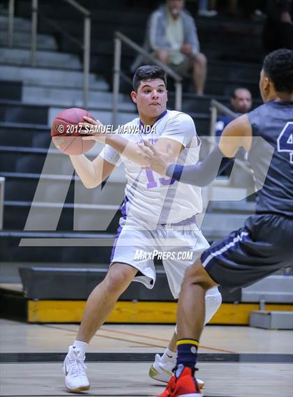 Thumbnail 2 in Sierra Canyon vs Righetti (Hart Holiday Classic) photogallery.