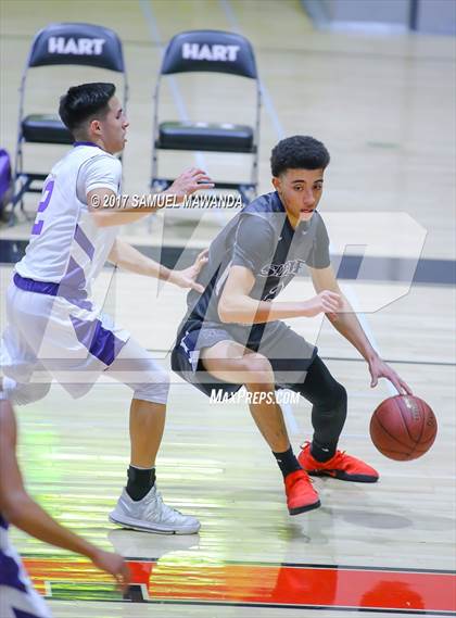 Thumbnail 2 in Sierra Canyon vs Righetti (Hart Holiday Classic) photogallery.
