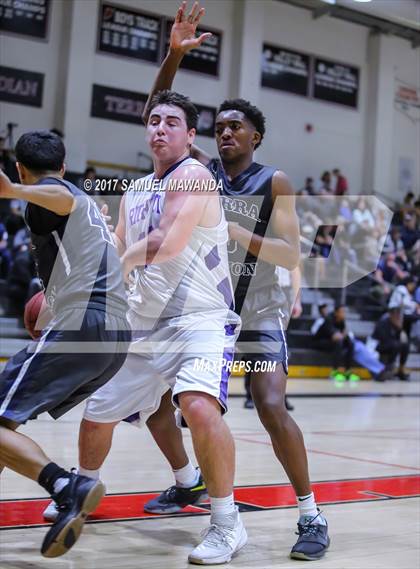 Thumbnail 3 in Sierra Canyon vs Righetti (Hart Holiday Classic) photogallery.