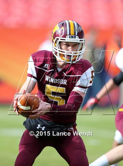Thumbnail 2 in Loveland v Windsor (CHSAA 4A Final) photogallery.