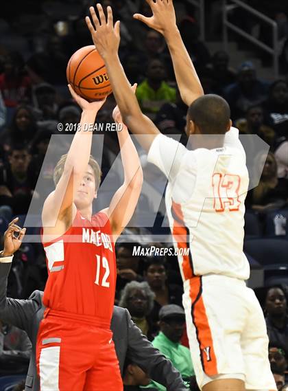 Thumbnail 3 in Mater Dei vs. Whitney Young (Chicago Elite Classic) photogallery.