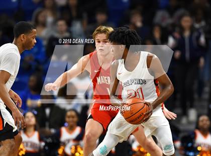 Thumbnail 1 in Mater Dei vs. Whitney Young (Chicago Elite Classic) photogallery.