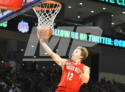 Thumbnail 2 in Mater Dei vs. Whitney Young (Chicago Elite Classic) photogallery.