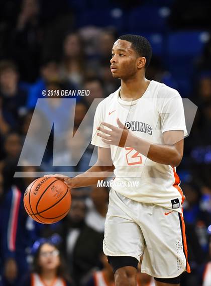 Thumbnail 3 in Mater Dei vs. Whitney Young (Chicago Elite Classic) photogallery.