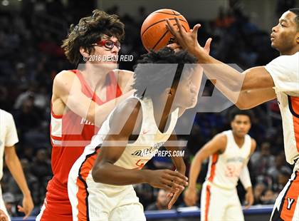 Thumbnail 2 in Mater Dei vs. Whitney Young (Chicago Elite Classic) photogallery.