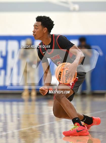 Thumbnail 2 in  St. Pius X-St. Matthias Academy vs. Sierra Canyon (Elite Invitational) photogallery.