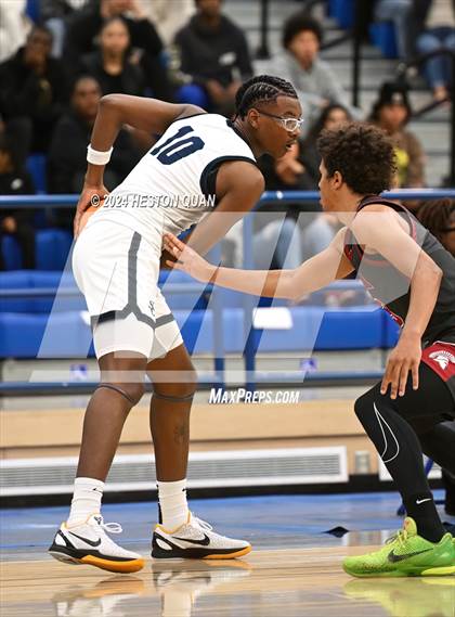 Thumbnail 1 in  St. Pius X-St. Matthias Academy vs. Sierra Canyon (Elite Invitational) photogallery.