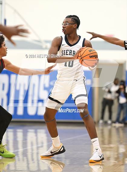 Thumbnail 3 in  St. Pius X-St. Matthias Academy vs. Sierra Canyon (Elite Invitational) photogallery.