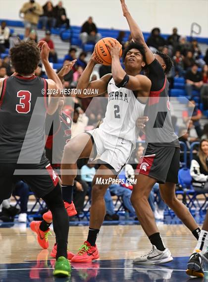 Thumbnail 2 in  St. Pius X-St. Matthias Academy vs. Sierra Canyon (Elite Invitational) photogallery.