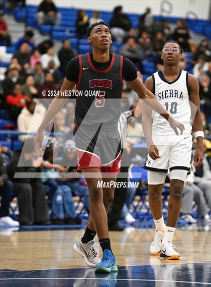 Thumbnail 3 in  St. Pius X-St. Matthias Academy vs. Sierra Canyon (Elite Invitational) photogallery.