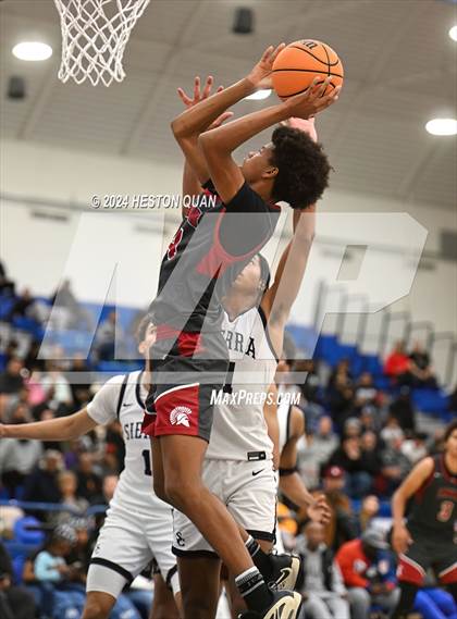 Thumbnail 2 in  St. Pius X-St. Matthias Academy vs. Sierra Canyon (Elite Invitational) photogallery.