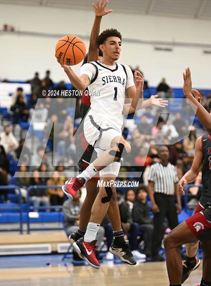 Thumbnail 1 in  St. Pius X-St. Matthias Academy vs. Sierra Canyon (Elite Invitational) photogallery.