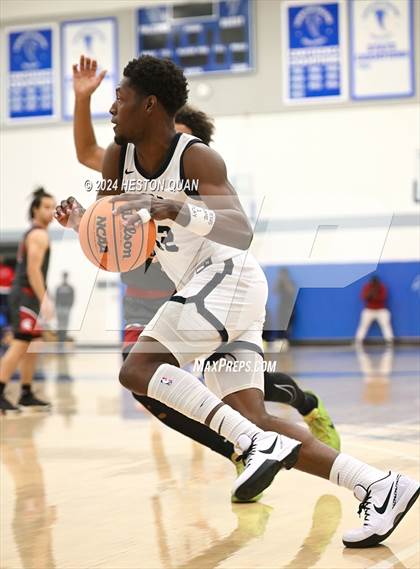 Thumbnail 2 in  St. Pius X-St. Matthias Academy vs. Sierra Canyon (Elite Invitational) photogallery.