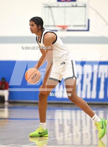 Thumbnail 2 in  St. Pius X-St. Matthias Academy vs. Sierra Canyon (Elite Invitational) photogallery.