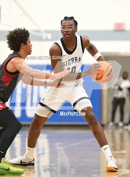 Thumbnail 3 in  St. Pius X-St. Matthias Academy vs. Sierra Canyon (Elite Invitational) photogallery.
