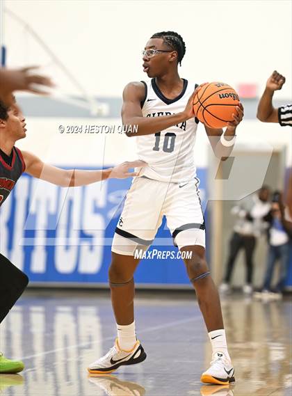 Thumbnail 1 in  St. Pius X-St. Matthias Academy vs. Sierra Canyon (Elite Invitational) photogallery.