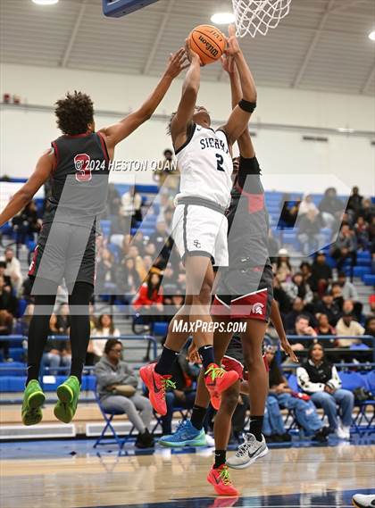 Thumbnail 3 in  St. Pius X-St. Matthias Academy vs. Sierra Canyon (Elite Invitational) photogallery.