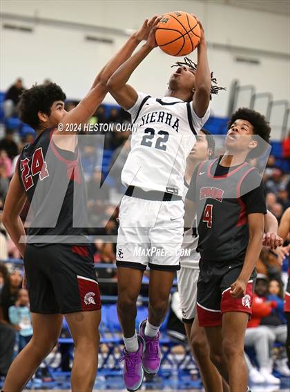 Thumbnail 3 in  St. Pius X-St. Matthias Academy vs. Sierra Canyon (Elite Invitational) photogallery.