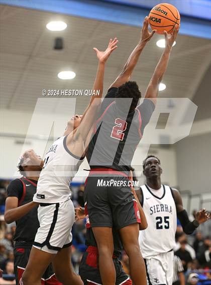 Thumbnail 2 in  St. Pius X-St. Matthias Academy vs. Sierra Canyon (Elite Invitational) photogallery.