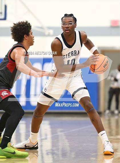 Thumbnail 2 in  St. Pius X-St. Matthias Academy vs. Sierra Canyon (Elite Invitational) photogallery.