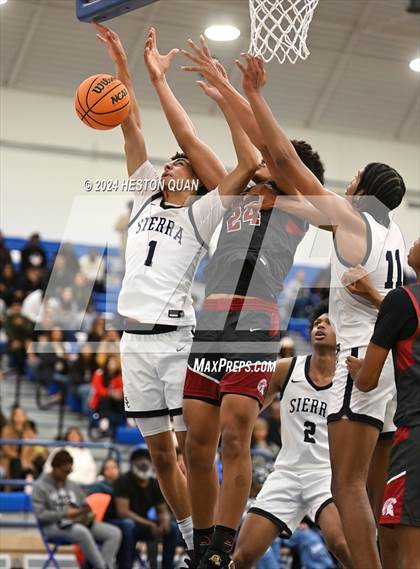 Thumbnail 3 in  St. Pius X-St. Matthias Academy vs. Sierra Canyon (Elite Invitational) photogallery.