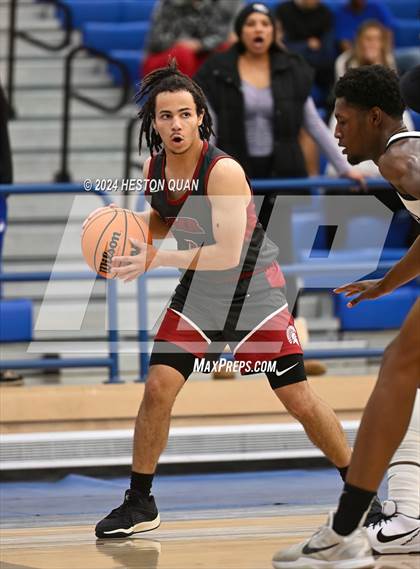 Thumbnail 3 in  St. Pius X-St. Matthias Academy vs. Sierra Canyon (Elite Invitational) photogallery.