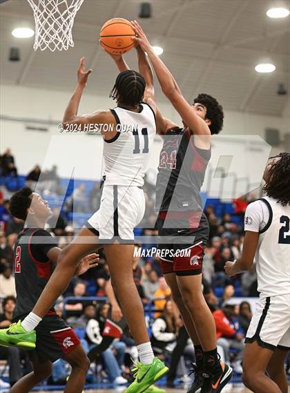 Thumbnail 3 in  St. Pius X-St. Matthias Academy vs. Sierra Canyon (Elite Invitational) photogallery.