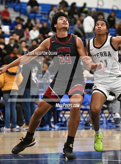 Thumbnail 1 in  St. Pius X-St. Matthias Academy vs. Sierra Canyon (Elite Invitational) photogallery.