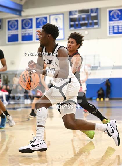 Thumbnail 3 in  St. Pius X-St. Matthias Academy vs. Sierra Canyon (Elite Invitational) photogallery.