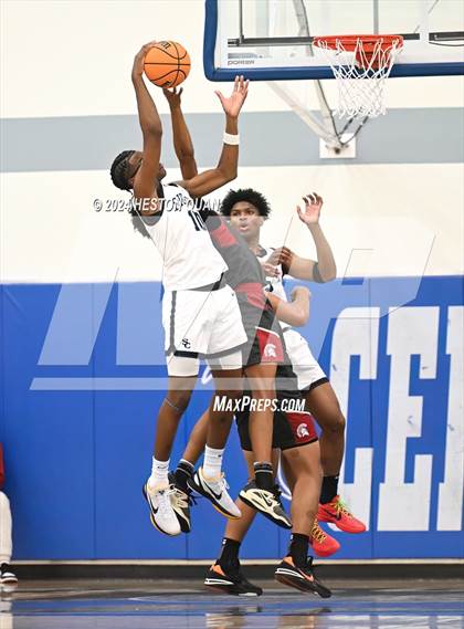 Thumbnail 2 in  St. Pius X-St. Matthias Academy vs. Sierra Canyon (Elite Invitational) photogallery.