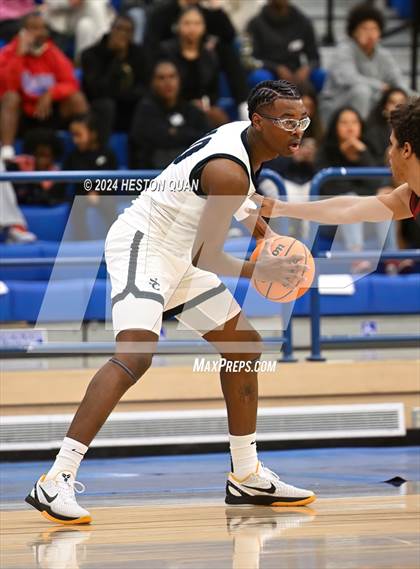 Thumbnail 3 in  St. Pius X-St. Matthias Academy vs. Sierra Canyon (Elite Invitational) photogallery.