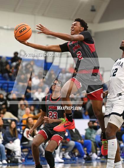 Thumbnail 2 in  St. Pius X-St. Matthias Academy vs. Sierra Canyon (Elite Invitational) photogallery.