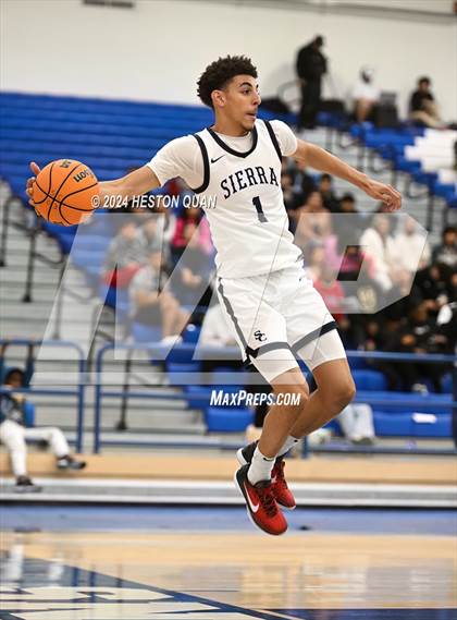 Thumbnail 2 in  St. Pius X-St. Matthias Academy vs. Sierra Canyon (Elite Invitational) photogallery.