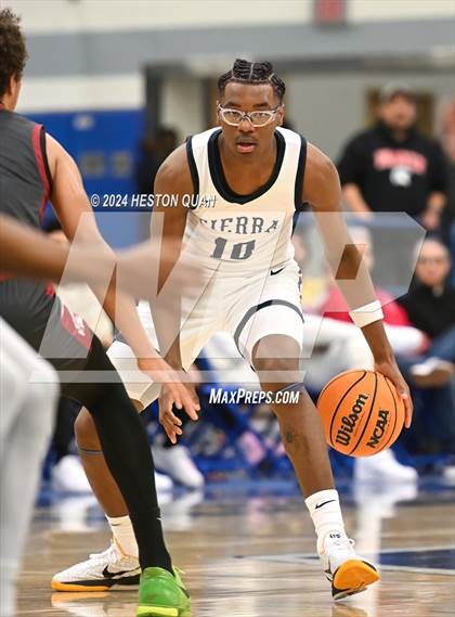 Thumbnail 1 in  St. Pius X-St. Matthias Academy vs. Sierra Canyon (Elite Invitational) photogallery.