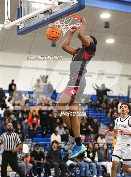 Thumbnail 2 in  St. Pius X-St. Matthias Academy vs. Sierra Canyon (Elite Invitational) photogallery.
