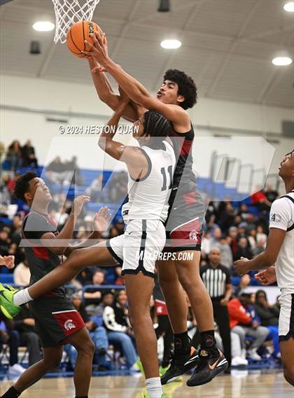 Thumbnail 2 in  St. Pius X-St. Matthias Academy vs. Sierra Canyon (Elite Invitational) photogallery.