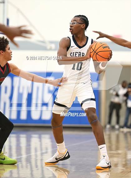 Thumbnail 1 in  St. Pius X-St. Matthias Academy vs. Sierra Canyon (Elite Invitational) photogallery.
