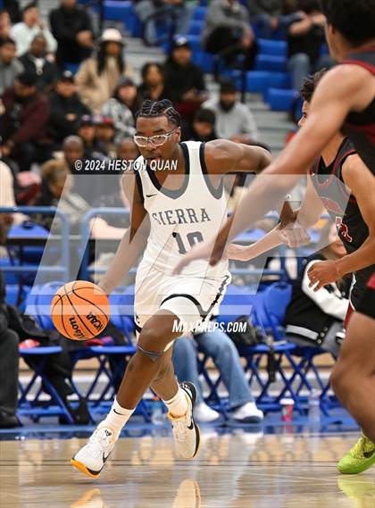 Thumbnail 3 in  St. Pius X-St. Matthias Academy vs. Sierra Canyon (Elite Invitational) photogallery.