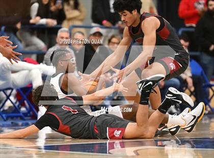 Thumbnail 2 in  St. Pius X-St. Matthias Academy vs. Sierra Canyon (Elite Invitational) photogallery.