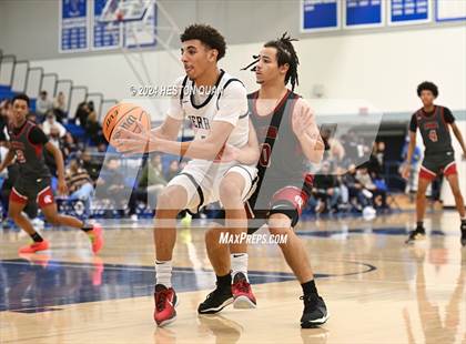 Thumbnail 1 in  St. Pius X-St. Matthias Academy vs. Sierra Canyon (Elite Invitational) photogallery.