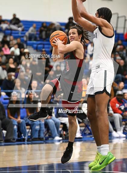Thumbnail 1 in  St. Pius X-St. Matthias Academy vs. Sierra Canyon (Elite Invitational) photogallery.