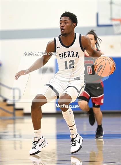 Thumbnail 2 in  St. Pius X-St. Matthias Academy vs. Sierra Canyon (Elite Invitational) photogallery.
