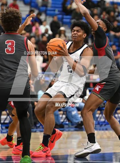Thumbnail 1 in  St. Pius X-St. Matthias Academy vs. Sierra Canyon (Elite Invitational) photogallery.