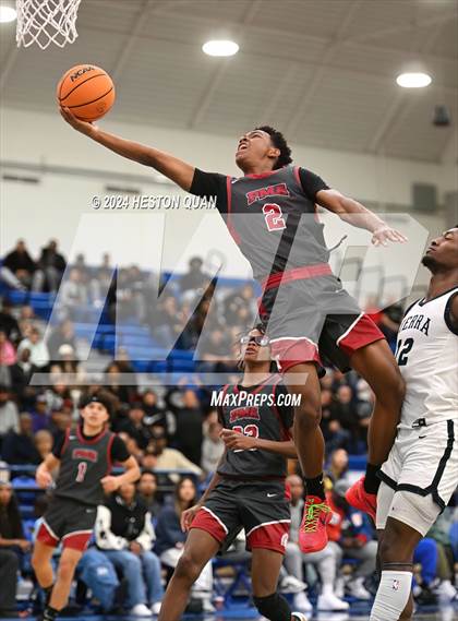 Thumbnail 1 in  St. Pius X-St. Matthias Academy vs. Sierra Canyon (Elite Invitational) photogallery.