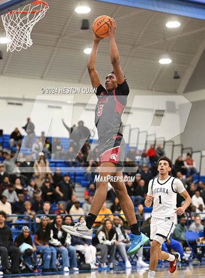 Thumbnail 1 in  St. Pius X-St. Matthias Academy vs. Sierra Canyon (Elite Invitational) photogallery.