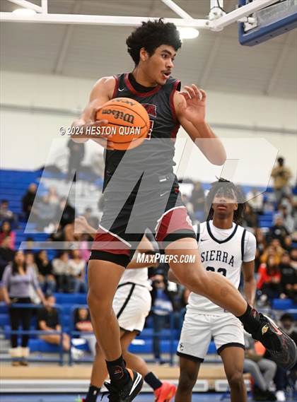 Thumbnail 3 in  St. Pius X-St. Matthias Academy vs. Sierra Canyon (Elite Invitational) photogallery.