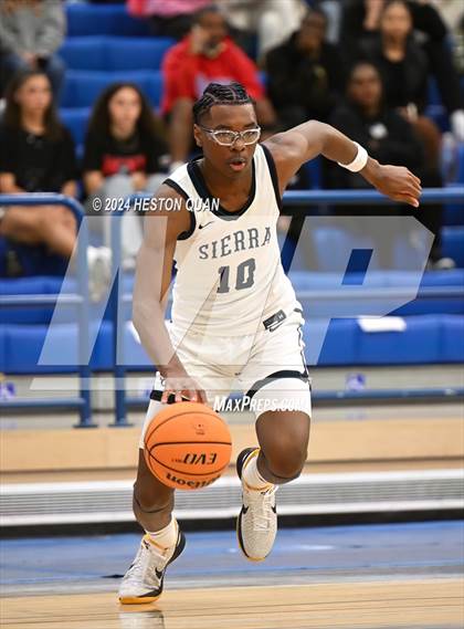 Thumbnail 2 in  St. Pius X-St. Matthias Academy vs. Sierra Canyon (Elite Invitational) photogallery.