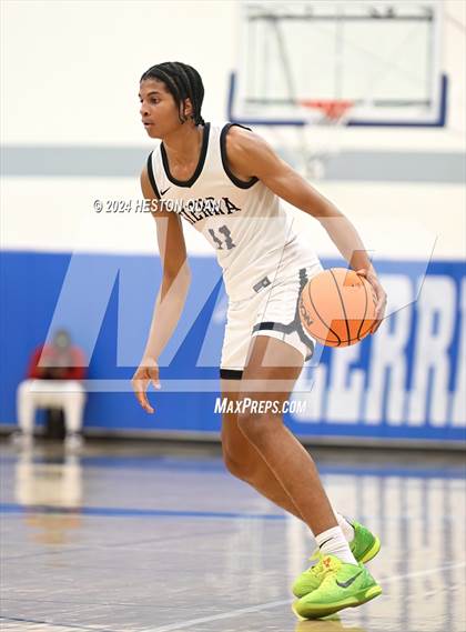 Thumbnail 1 in  St. Pius X-St. Matthias Academy vs. Sierra Canyon (Elite Invitational) photogallery.
